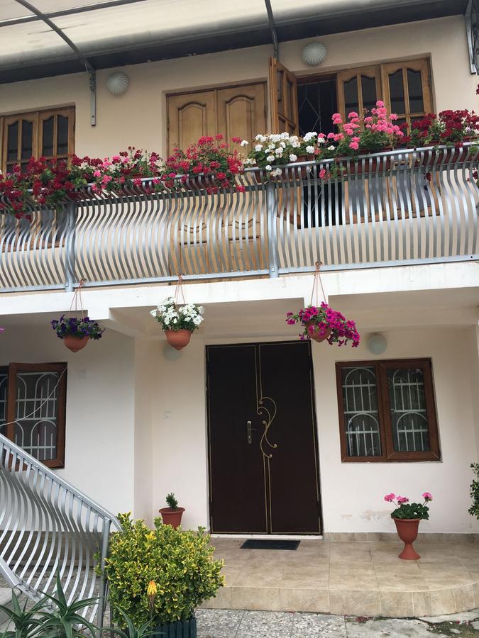 Guesthouse On Zheleznodorozhnaya Sukhumi Exterior photo
